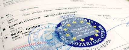Apostilla de la Haya colocada, firmada y sellada sobre un documento notarial