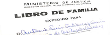 Portada de un Libro de Familia que estamos traduciendo a Italiano, con sello de Traducción Jurada